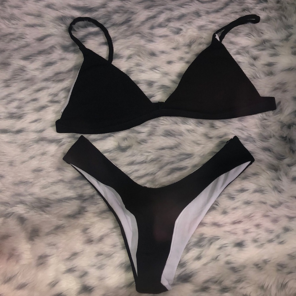 Black bikini set